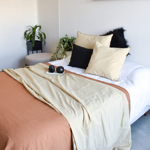 Pie de Cama Beige Tusor