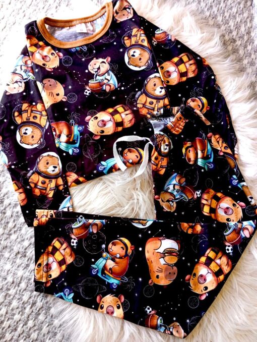 Pijama Polar Soft - Capybara (negro)