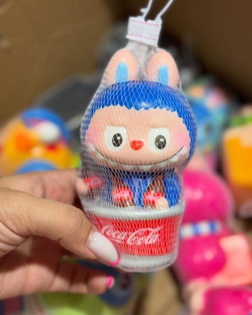 Squishy Labubu Coca Cola - Imagen 2