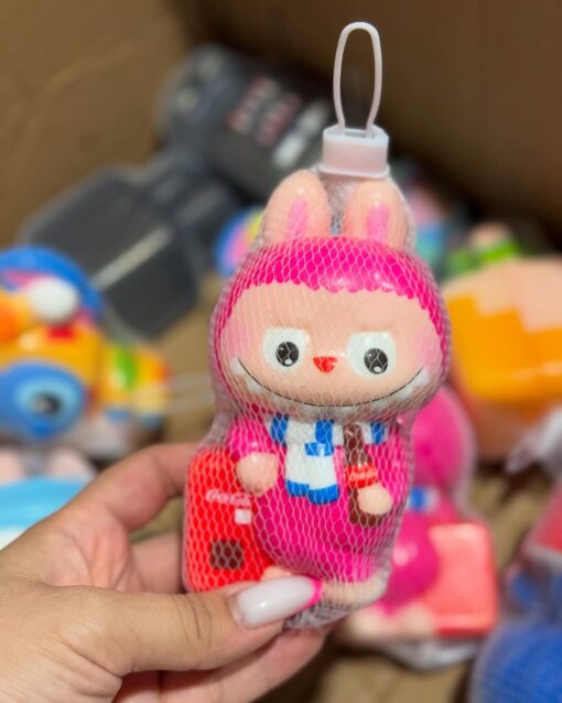 Squishy Labubu Coca Cola - Imagen 5