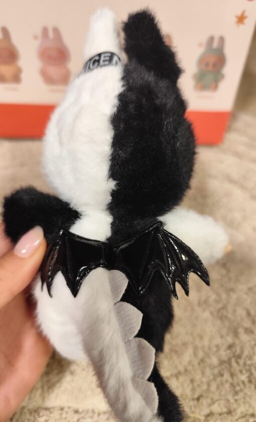 Labubu con Alas ByN - Imagen 2