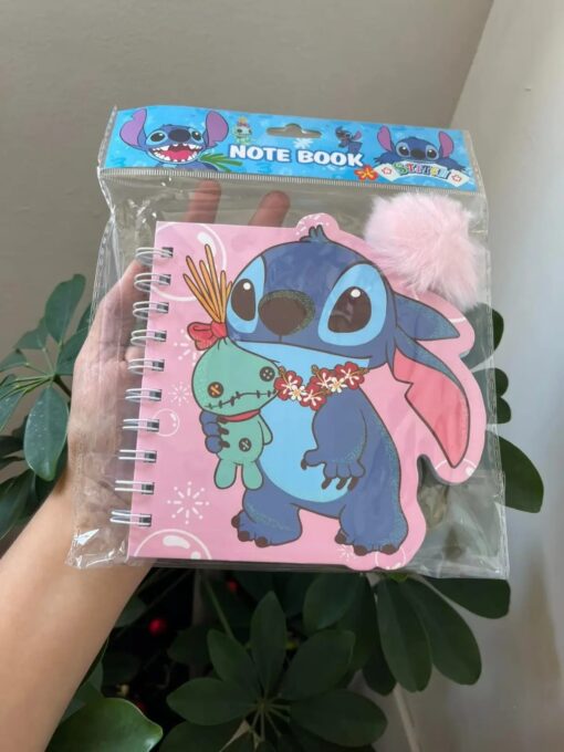Cuaderno Stitch con Pompon