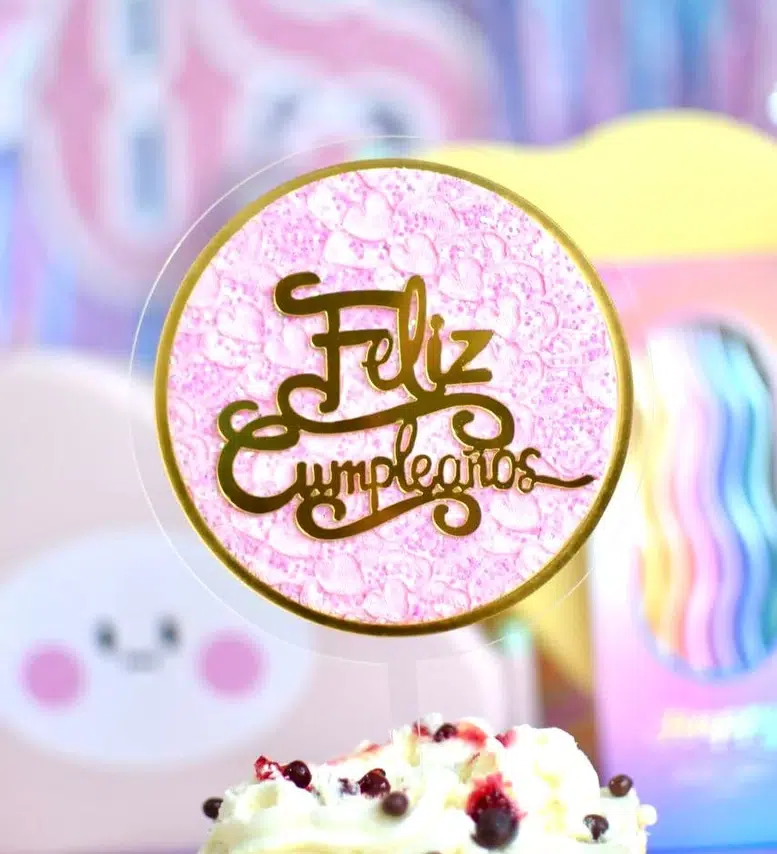 Topper - Pink Plastic