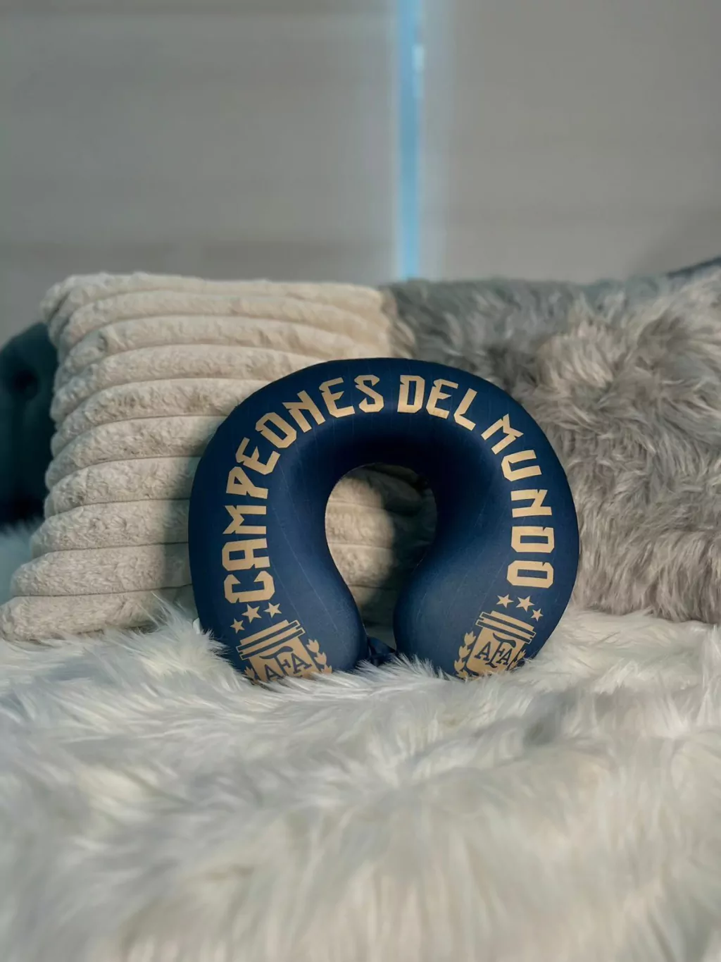 Cuello Travel - Campeones Del Mundo