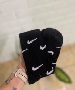 Media 3/4 PREMIUM Muchos Nike Blancos - Fondo negro