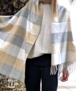 Alternative view of Ruana Cuadrille