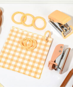 Alternative view of Set Perforadora con Anillos Capybara