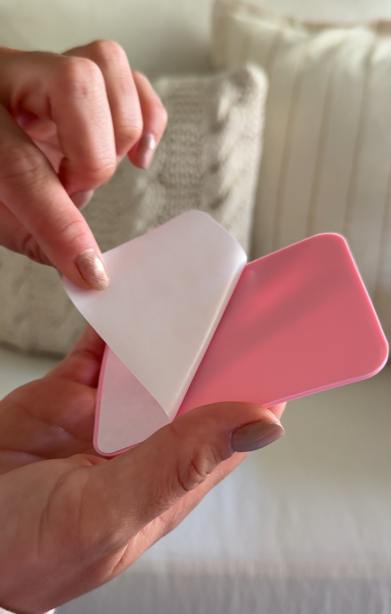 Soporte Viral Porta Labial Gloss Adhesivo Hailey - Imagen 2