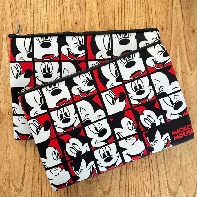 Porta Notebook - Mickey rojo y negro - Imagen 2