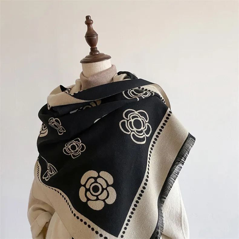 Ruana Bordada - Florcitas - Imagen 2