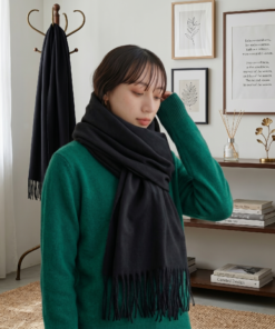 Alternative view of Bufanda Lisa con Flecos