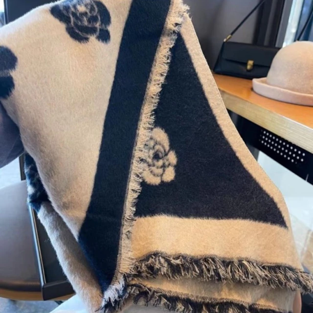 Ruana Bordada - Florcitas - Imagen 4