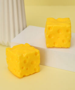 Alternative view of Squishy Queso Cuadrado